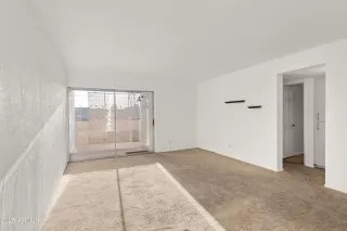 Photo #4: 6908795 Listing 