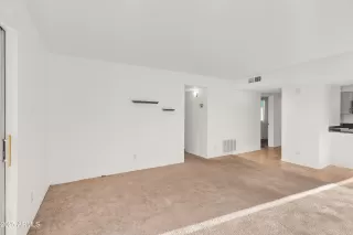 Photo #5: 6908795 Listing 