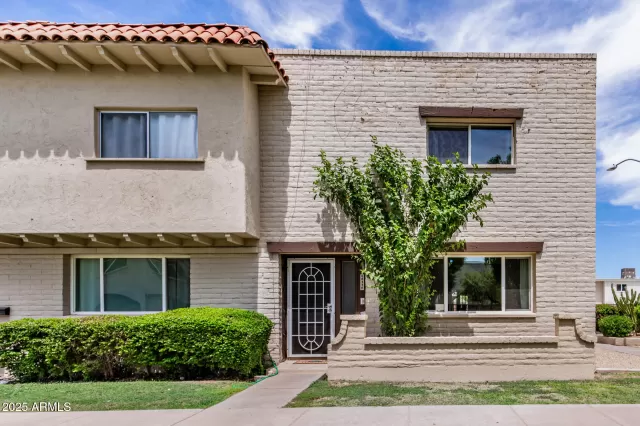 MLS: 6908994 Condo For Sale