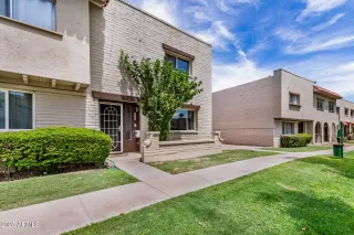 Photo #5: 6908994 Listing