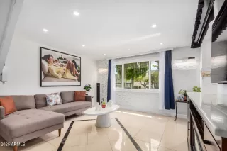 Photo #6: 6908994 Listing