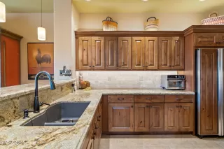 Photo #6: 6909085 Listing