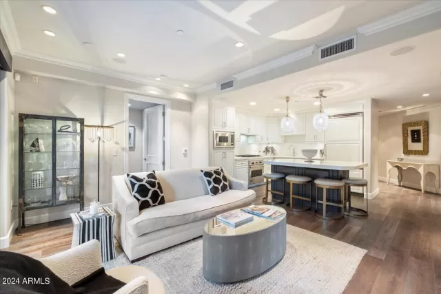 MLS: 6909122 Condo For Sale