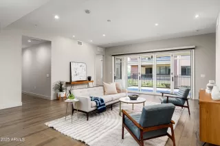 Photo #5: 6909296 Listing 