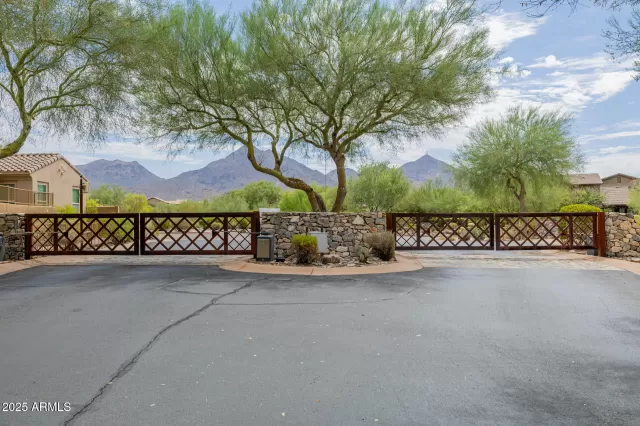 MLS: 6909394 Condo For Sale