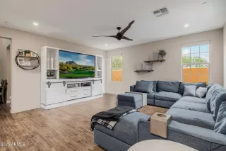 Photo #3: 6909394 Listing