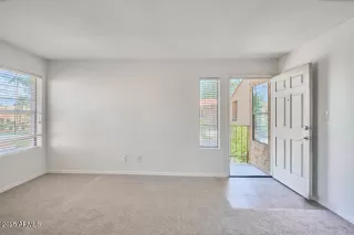 Photo #4: 6909455 Listing