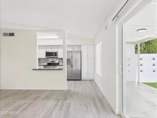 Photo #4: 6910188 Listing