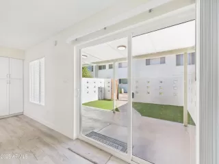 Photo #5: 6910188 Listing