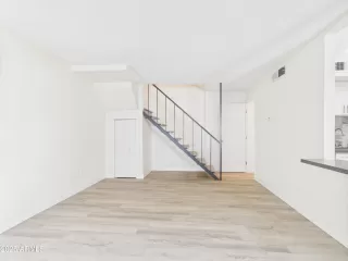 Photo #6: 6910188 Listing