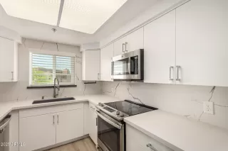 Photo #3: 6910231 Listing 