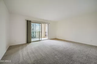 Photo #5: 6910263 Listing