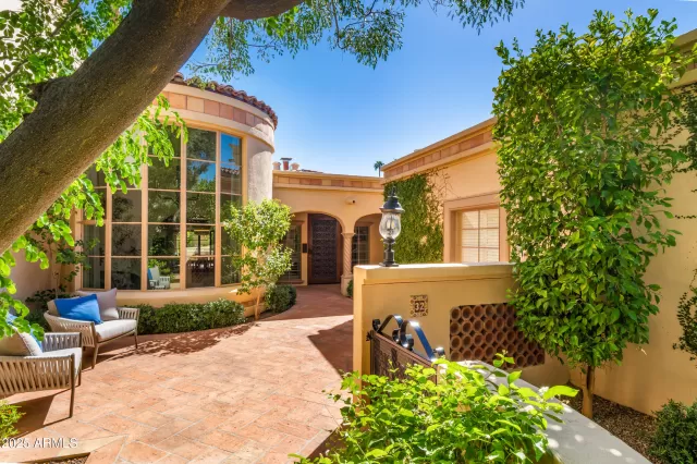 MLS: 6910268 Condo For Sale