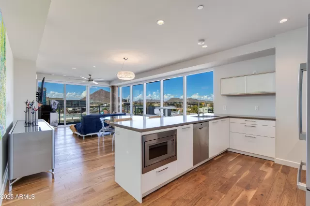 MLS: 6910325 Condo For Sale