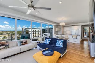 Photo #3: 6910325 Listing