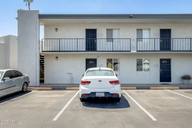 MLS: 6910430 Condo For Sale