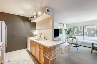 Photo #3: 6910430 Listing 