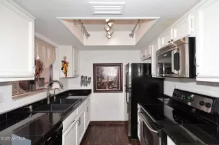 Photo #6: 6910496 Listing