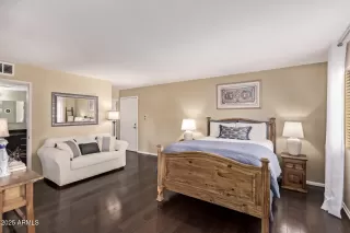 Photo #2: 6910629 Listing