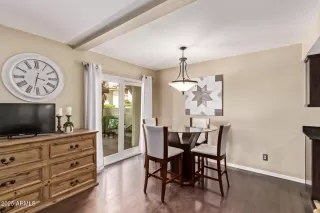 Photo #3: 6910629 Listing