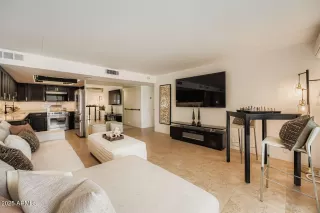 Photo #5: 6910697 Listing 