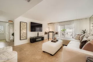 Photo #6: 6910697 Listing 