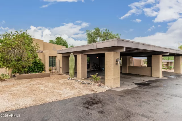 MLS: 6910704 Condo For Sale