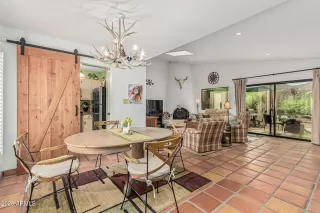 Photo #5: 6910704 Listing