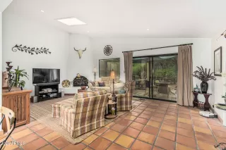 Photo #6: 6910704 Listing