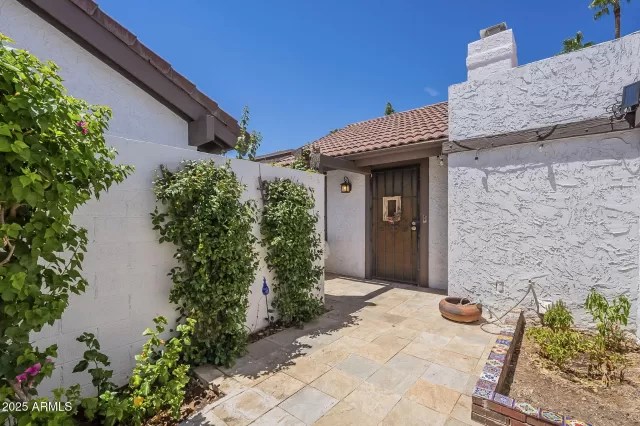 MLS: 6910761 Condo For Sale