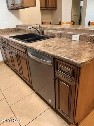 Photo #4: 6911005 Listing