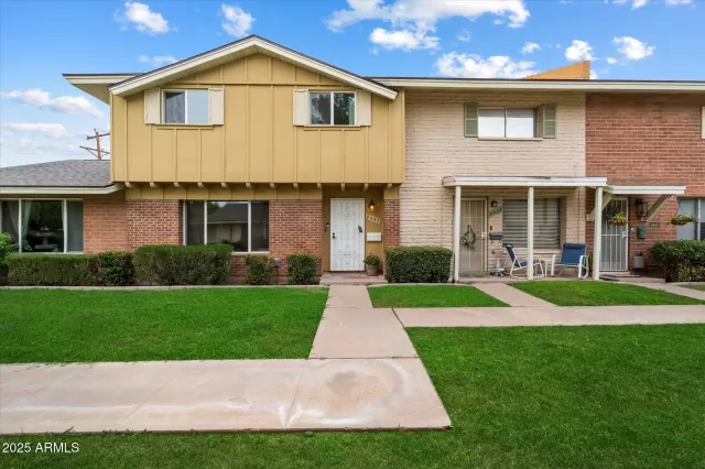 MLS: 6911448 Condo For Sale
