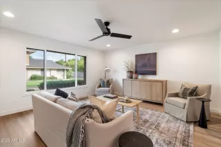 Photo #3: 6911448 Listing