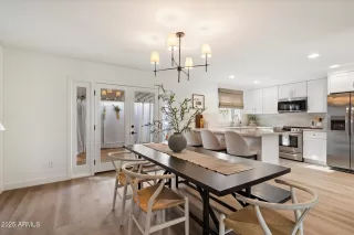 Photo #5: 6911448 Listing