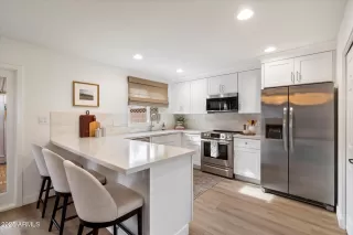 Photo #6: 6911448 Listing
