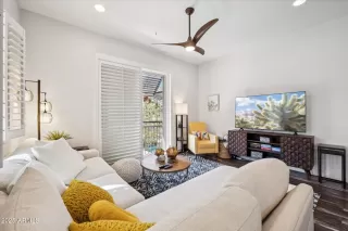 Photo #6: 6911489 Listing