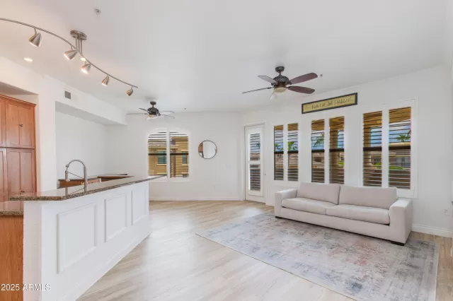 MLS: 6911519 Condo For Sale