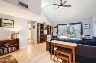 Photo #4: 6911720 Listing