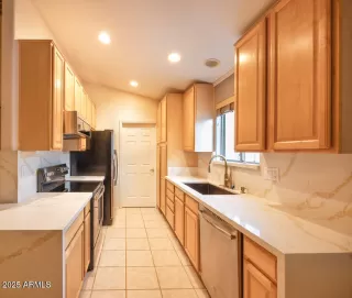 Photo #5: 6911891 Listing