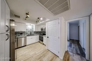 Photo #3: 6912193 Listing