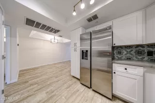 Photo #6: 6912193 Listing