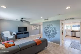 Photo #4: 6912339 Listing