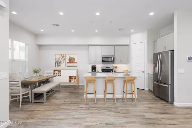 MLS: 6912486 Condo For Sale