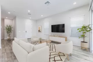 Photo #5: 6912486 Listing 