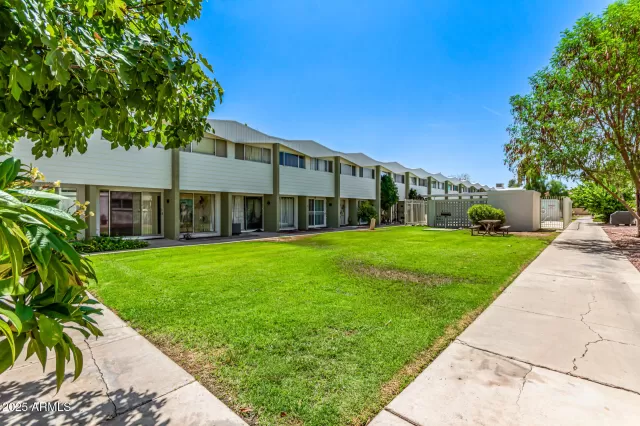 MLS: 6912577 Condo For Sale