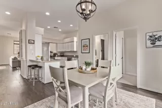 Photo #3: 6912595 Listing