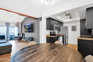 Photo #6: 6912866 Listing 