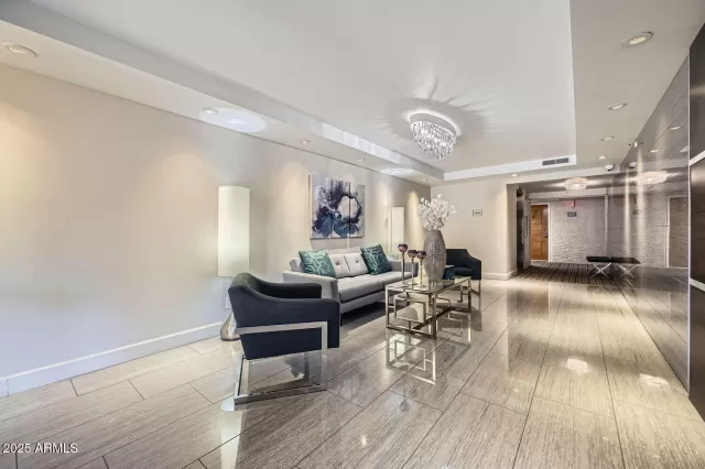 MLS: 6913065 Condo For Sale