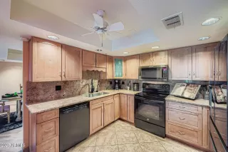 Photo #3: 6913065 Listing