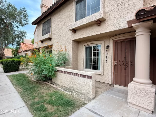 MLS: 6913082 Condo For Sale